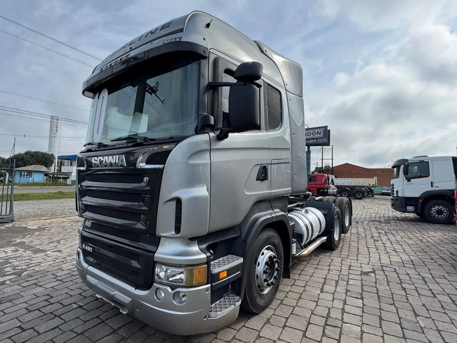 Caminhão Scania Highline R420 6x2 2010, foto 1 de 3