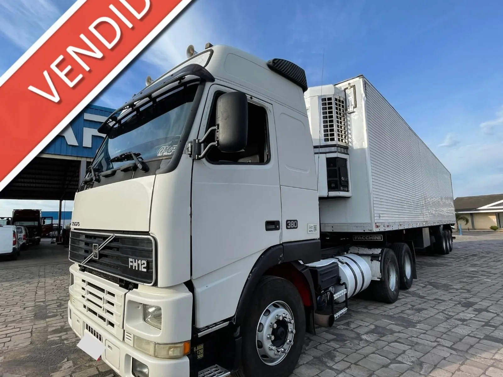 Caminhão Volvo FH 380 Globetrotter 1998, foto 1 de 3