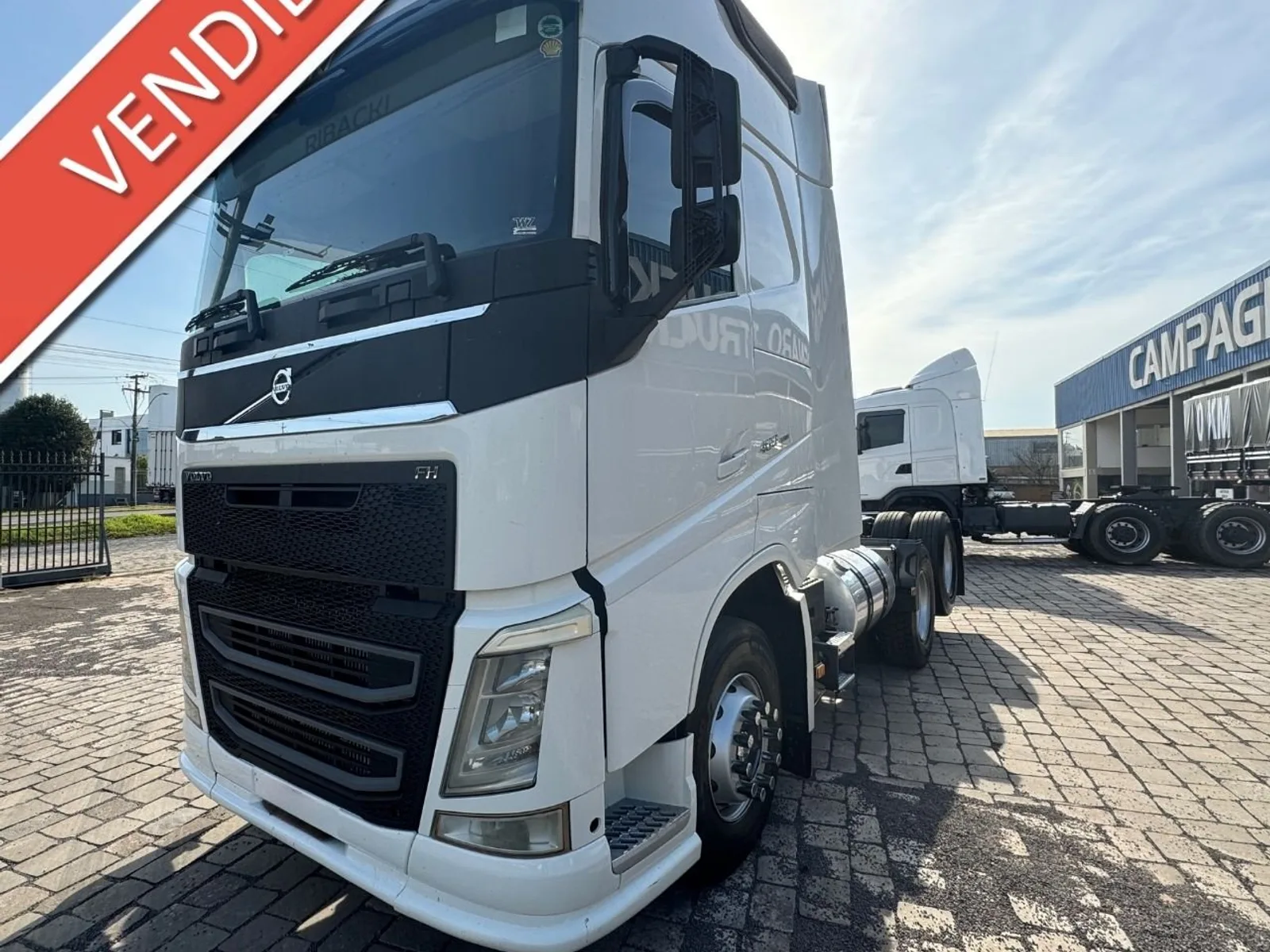 Caminhão Volvo FH Globetrotter 460 Revisado 6x2 2016, foto 1 de 3
