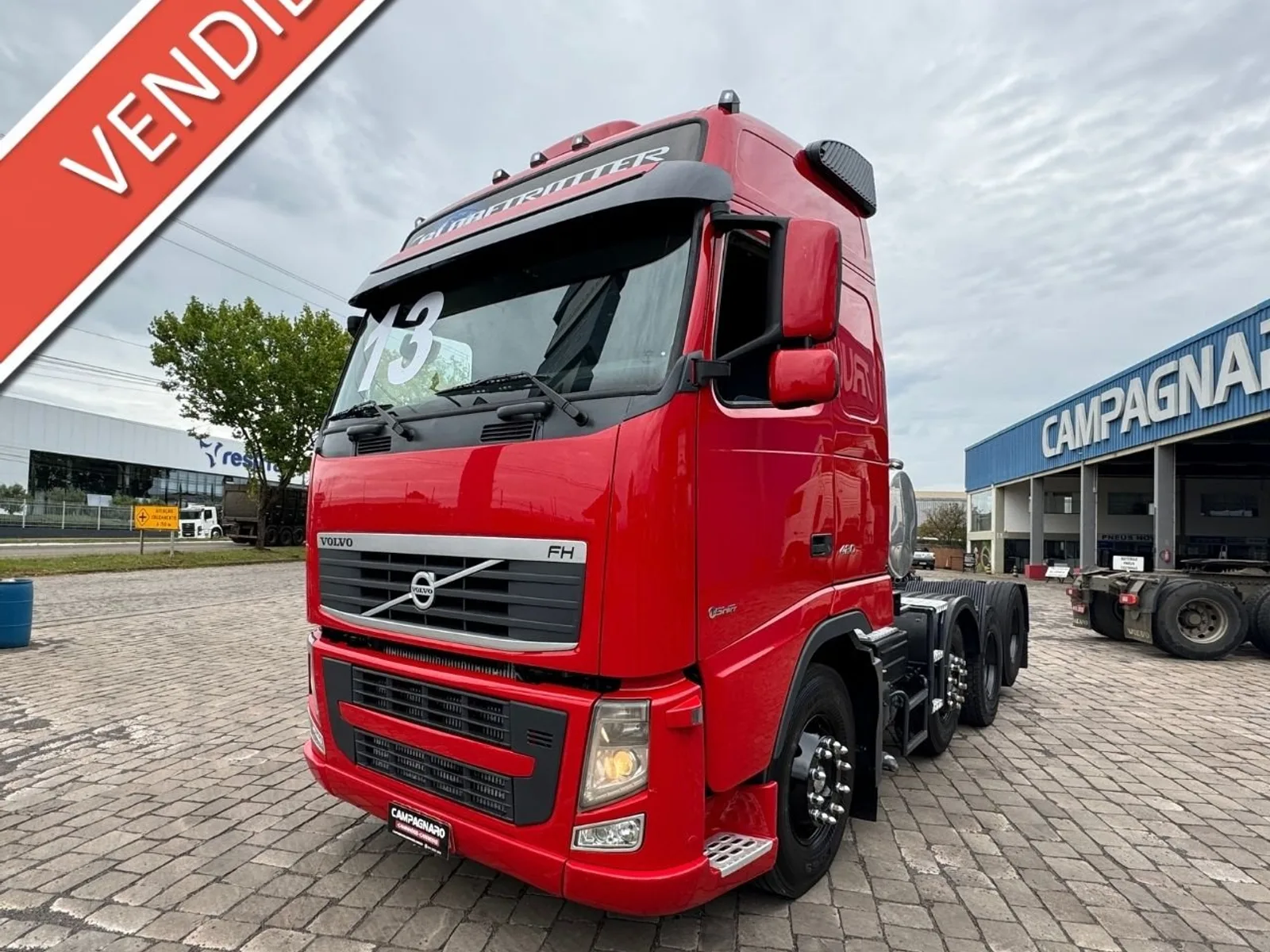 Caminhão Volvo FH Globetrotter Revisado 420 8x2 2013, foto 1 de 3