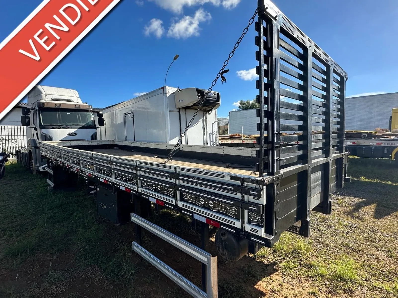 Carroceria Orlando Bock Truck Preta 2021, foto 1 de 3