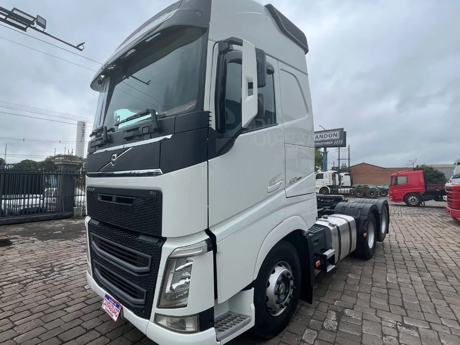 Caminhão Volvo FH Globetrotter 460 6x2 2020, foto 1 de 3