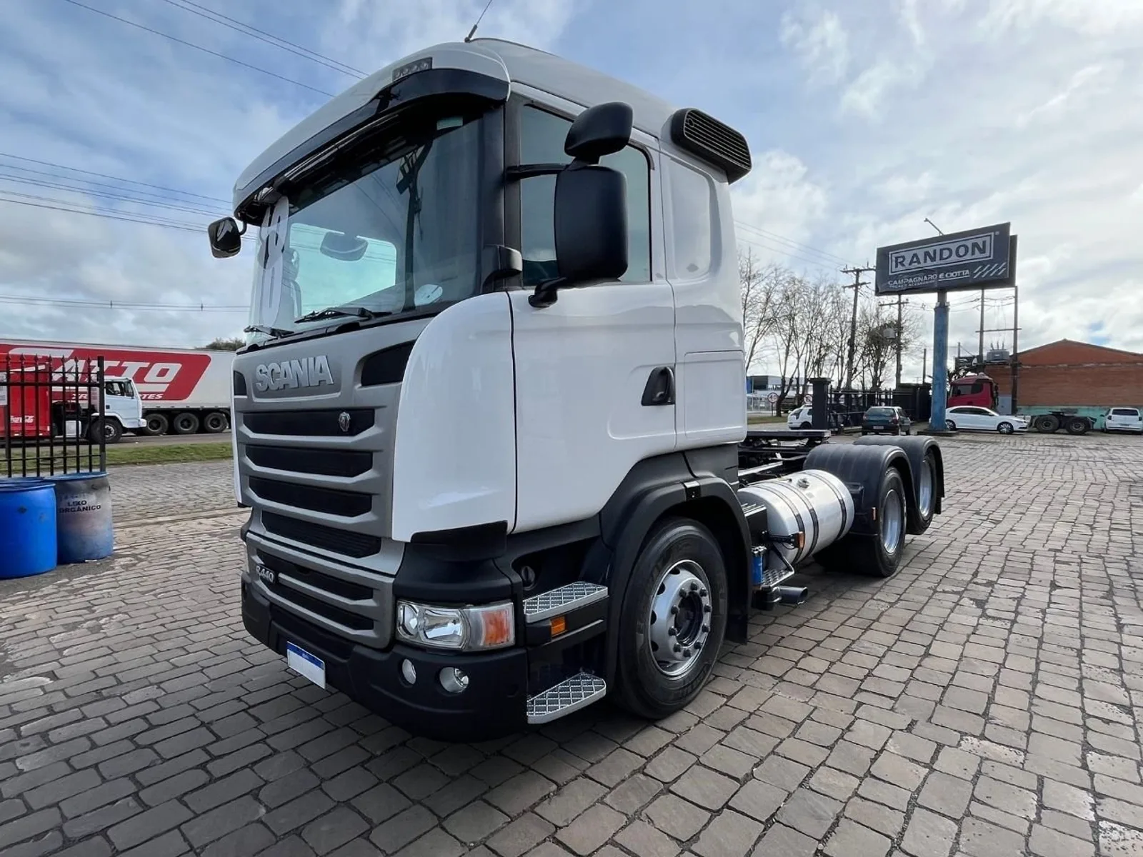 Caminhão Scania R440 6x2 2018, foto 1 de 3