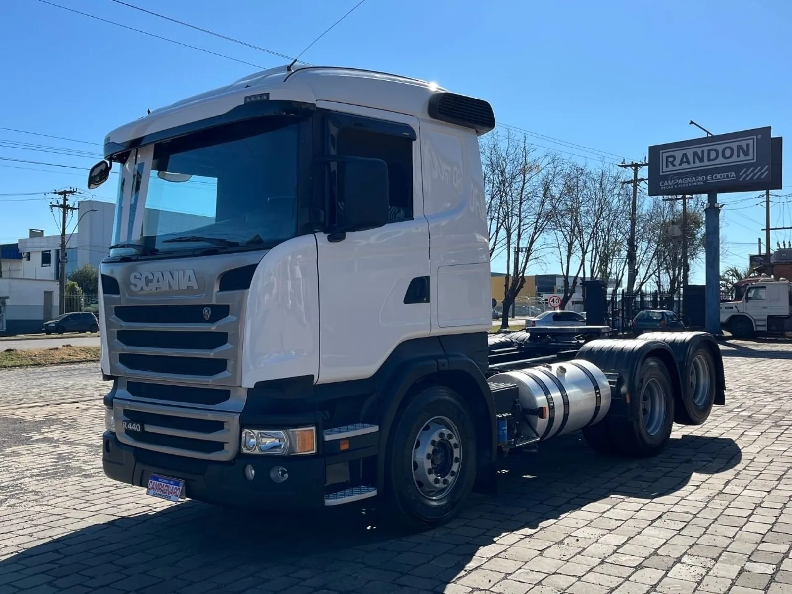 Caminhão Scania R440 6x2 2017, foto 1 de 3