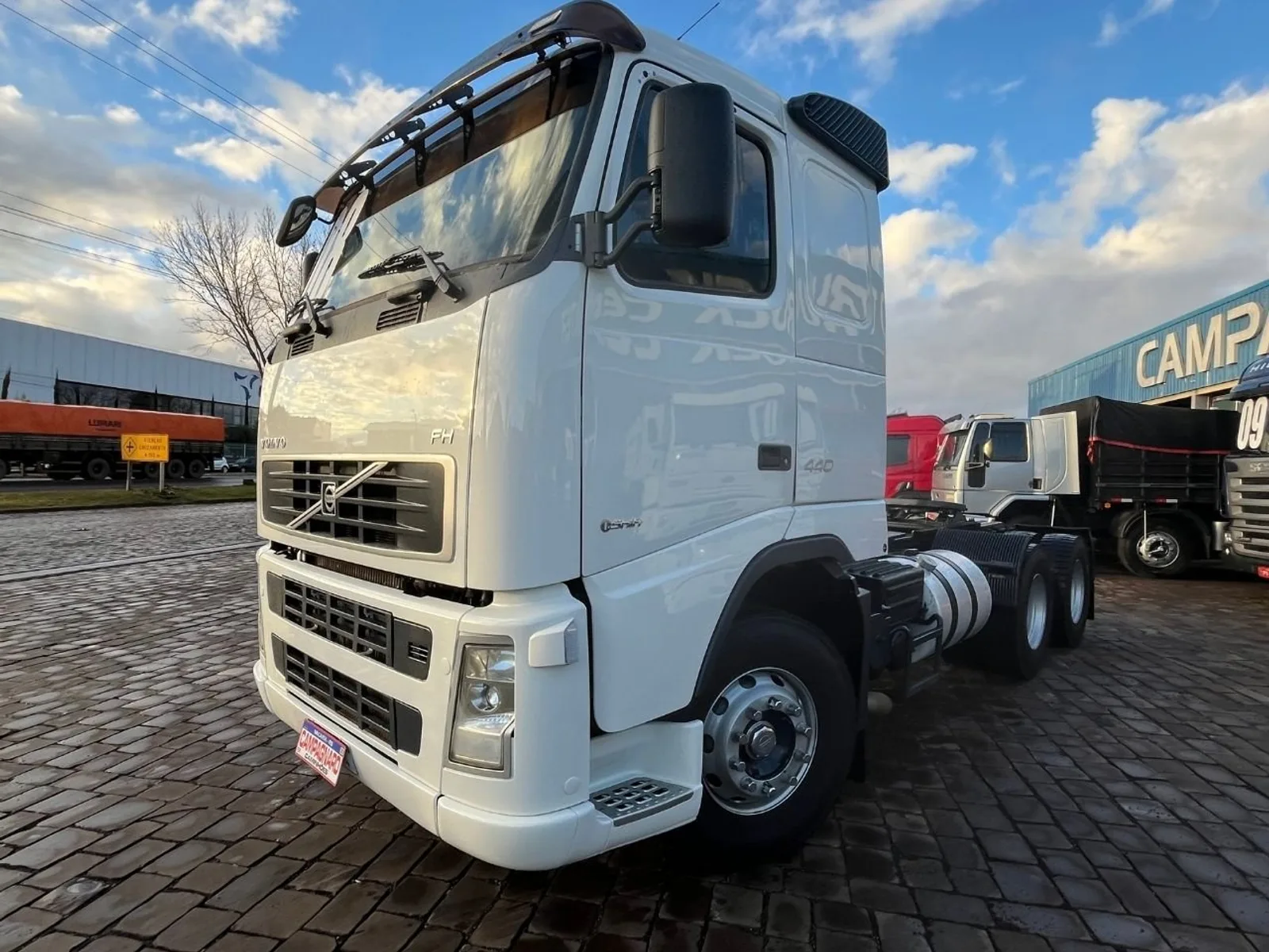 Caminhão Volvo FH 440 6x4 2008, foto 1 de 3