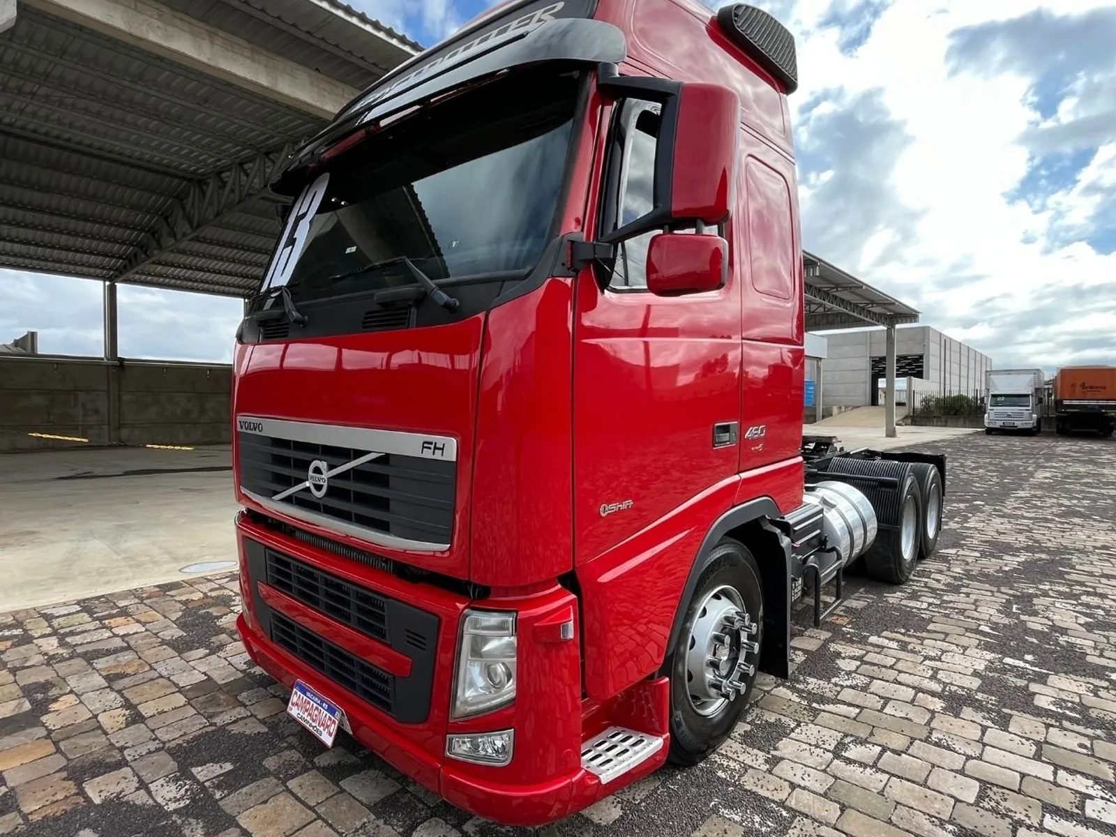 Caminhão Volvo FH 460 6x2 2013, foto 1 de 3