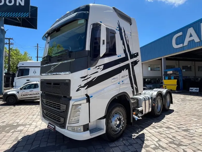 Caminhão Volvo FH 460 6x2 2016