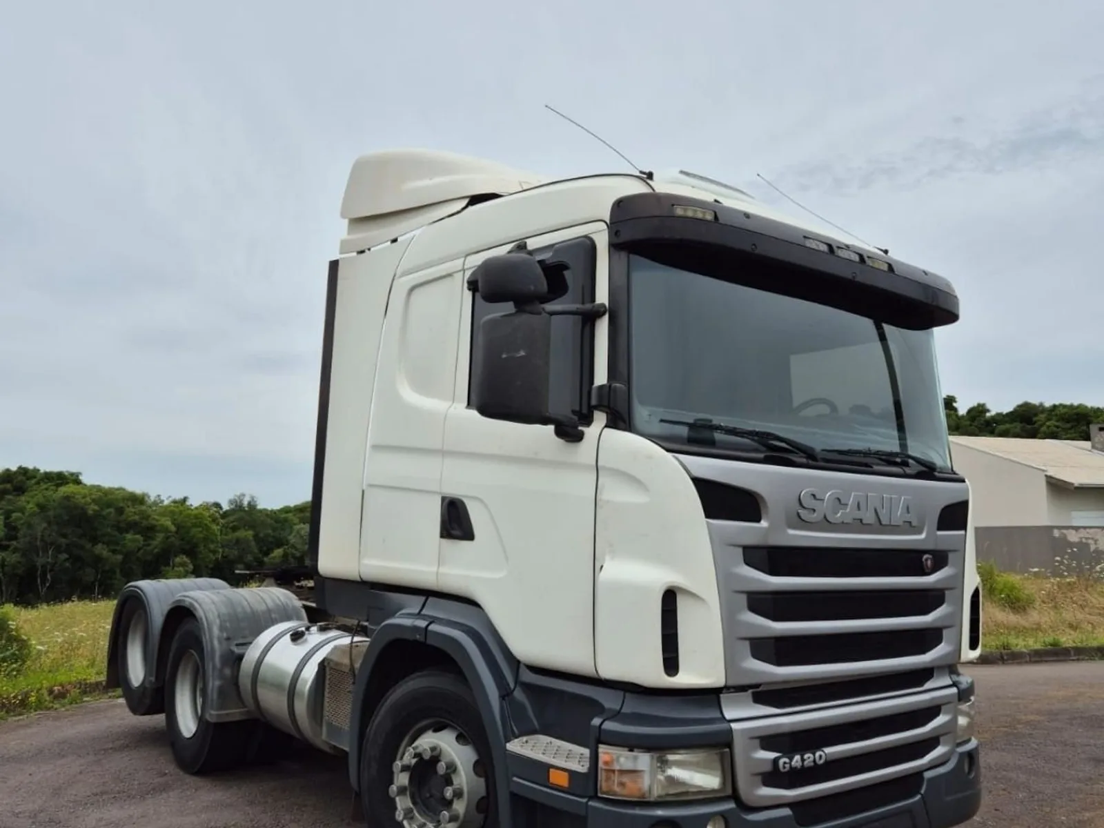 Caminhão Scania G420 6x2 2012, foto 1 de 3
