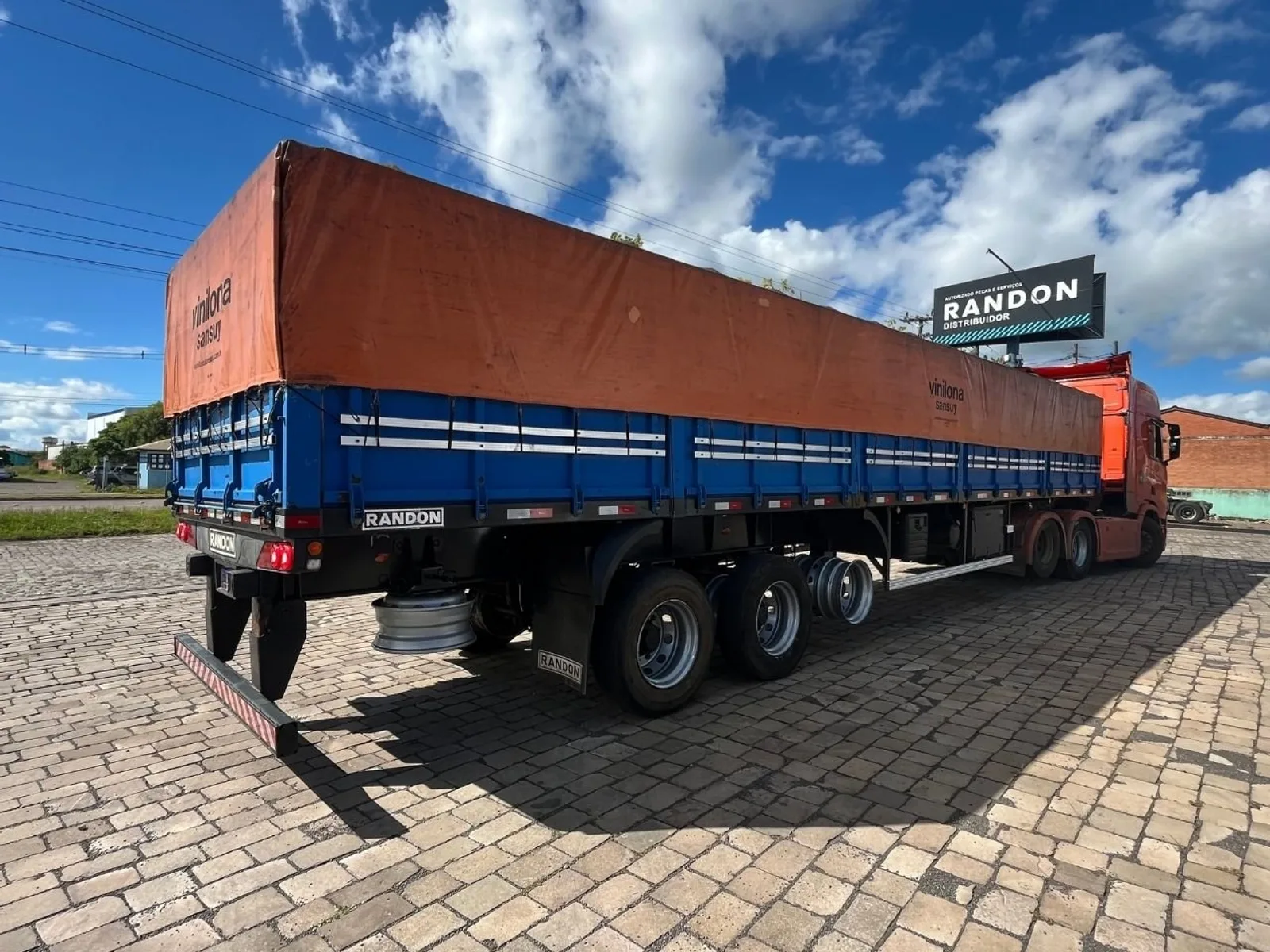 Carreta Randon Graneleira 13,50 m 2021, foto 1 de 3