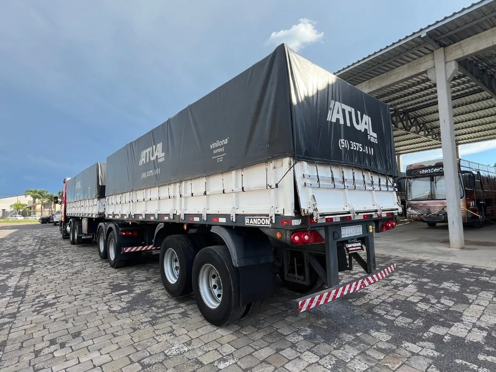 Carreta Bitrem Graneleiro Randon 7,10m 2003, foto 1 de 3