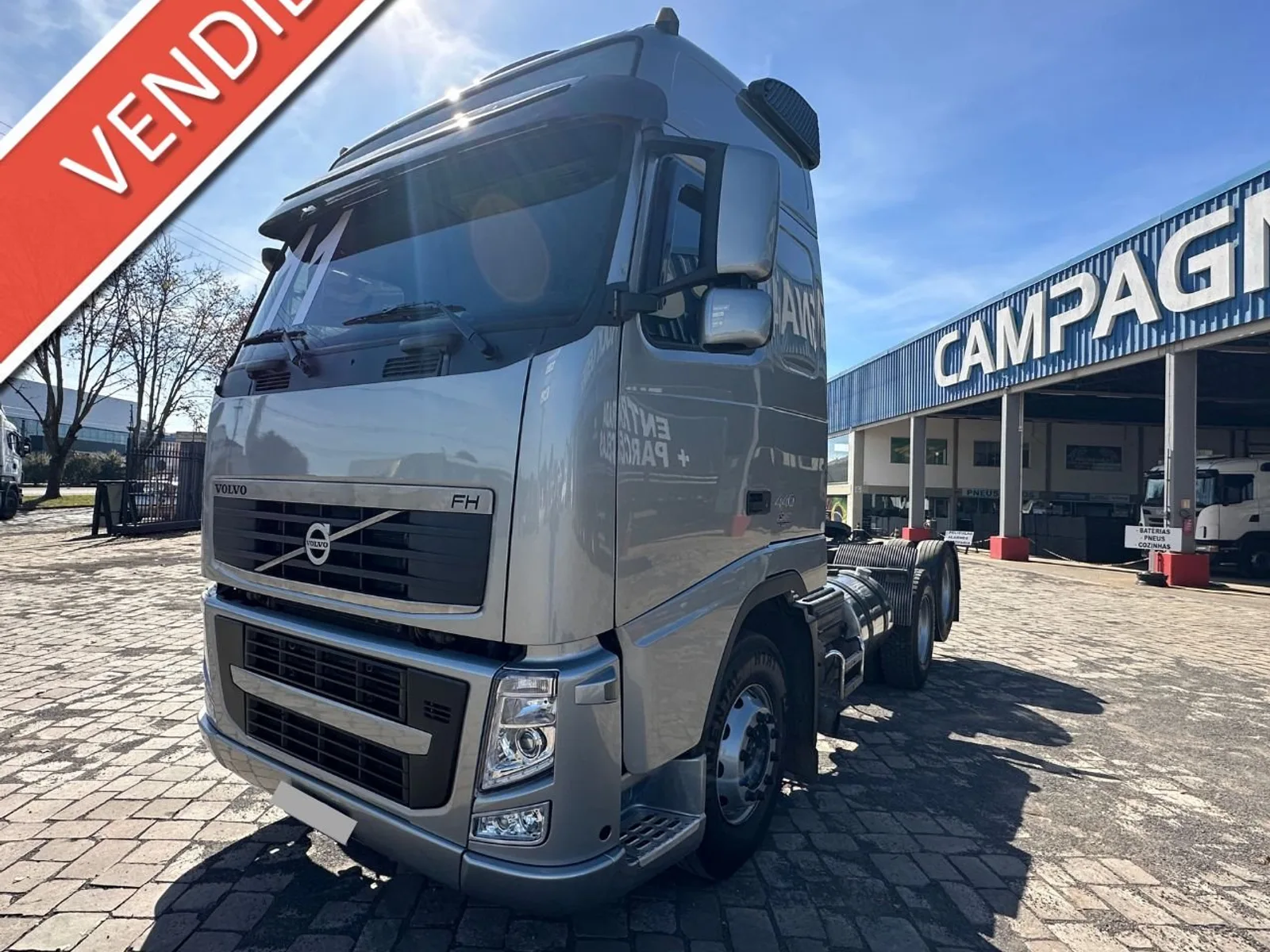 Caminhão Volvo FH Globetrotter 440 6x2 2011, foto 1 de 3