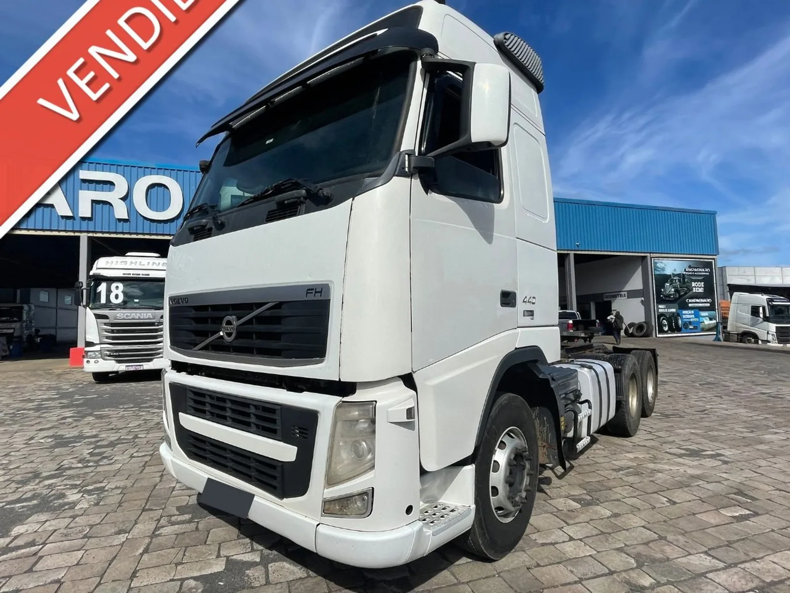 Caminhão Volvo FH-440 6x4 2011, foto 1 de 3
