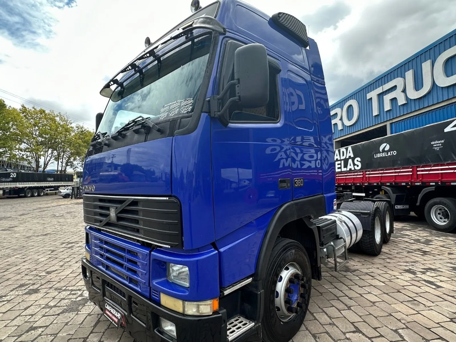 Caminhão Volvo FH Globetrotter 380 6x2 2000, foto 1 de 3