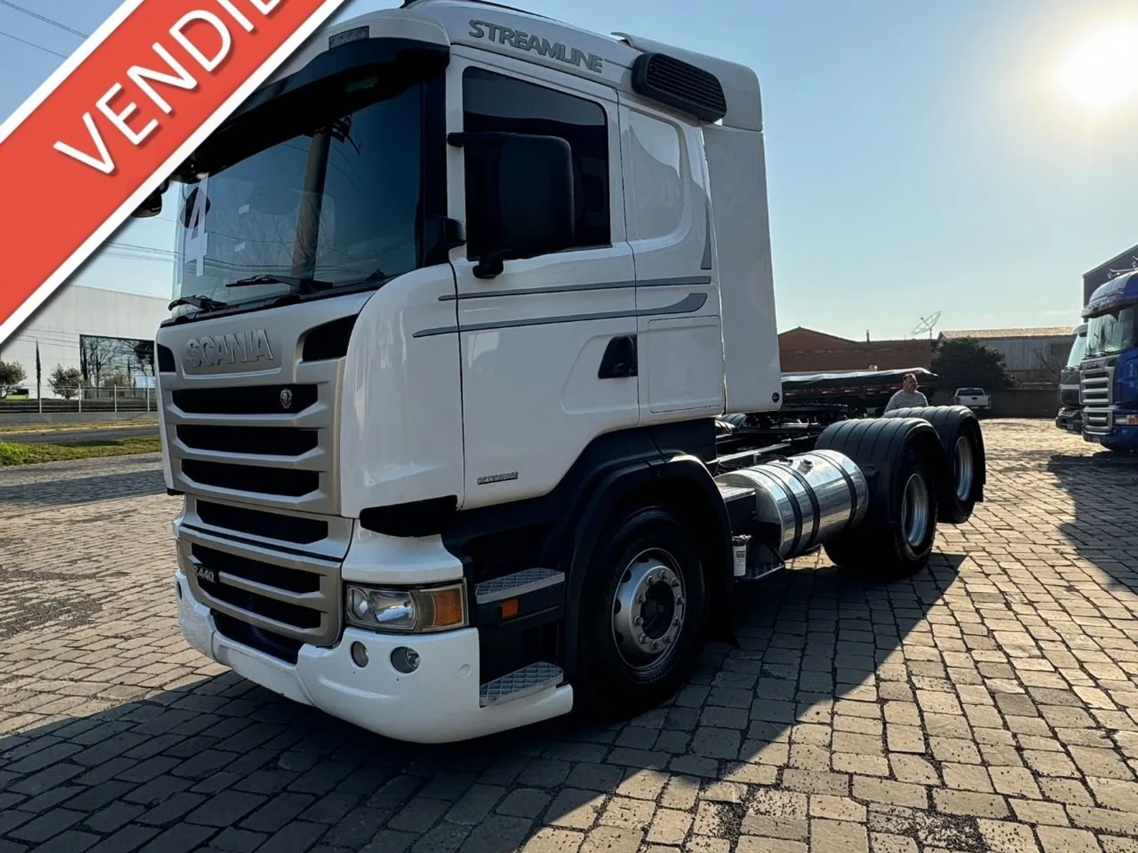 Caminhão Scania R440 Streamline 6x2 2014, foto 1 de 3