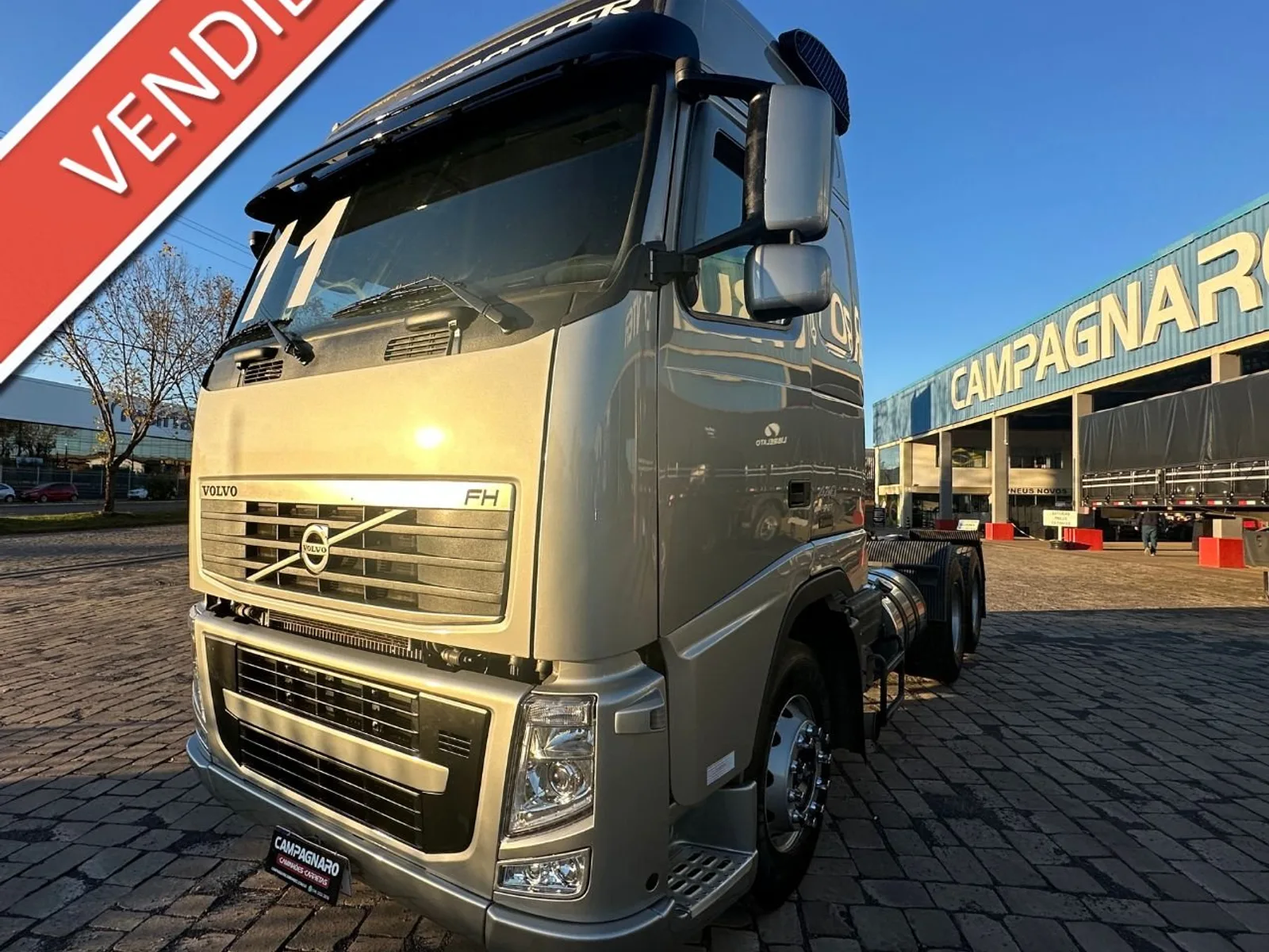 Caminhão Volvo FH Globetrotter 440 6x2 2011, foto 1 de 3