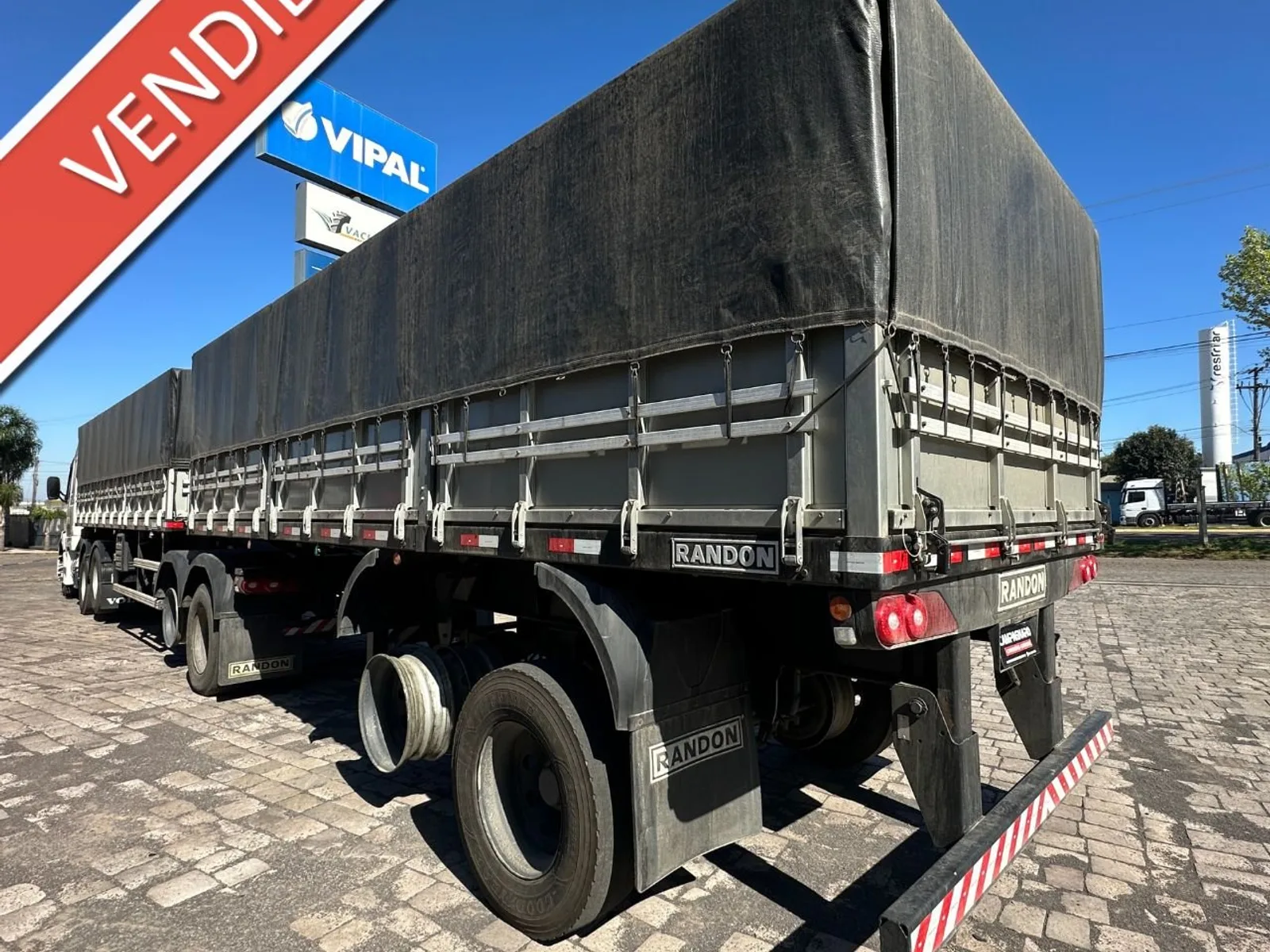 Carreta Randon Bitrem Graneleiro 2022, foto 1 de 3
