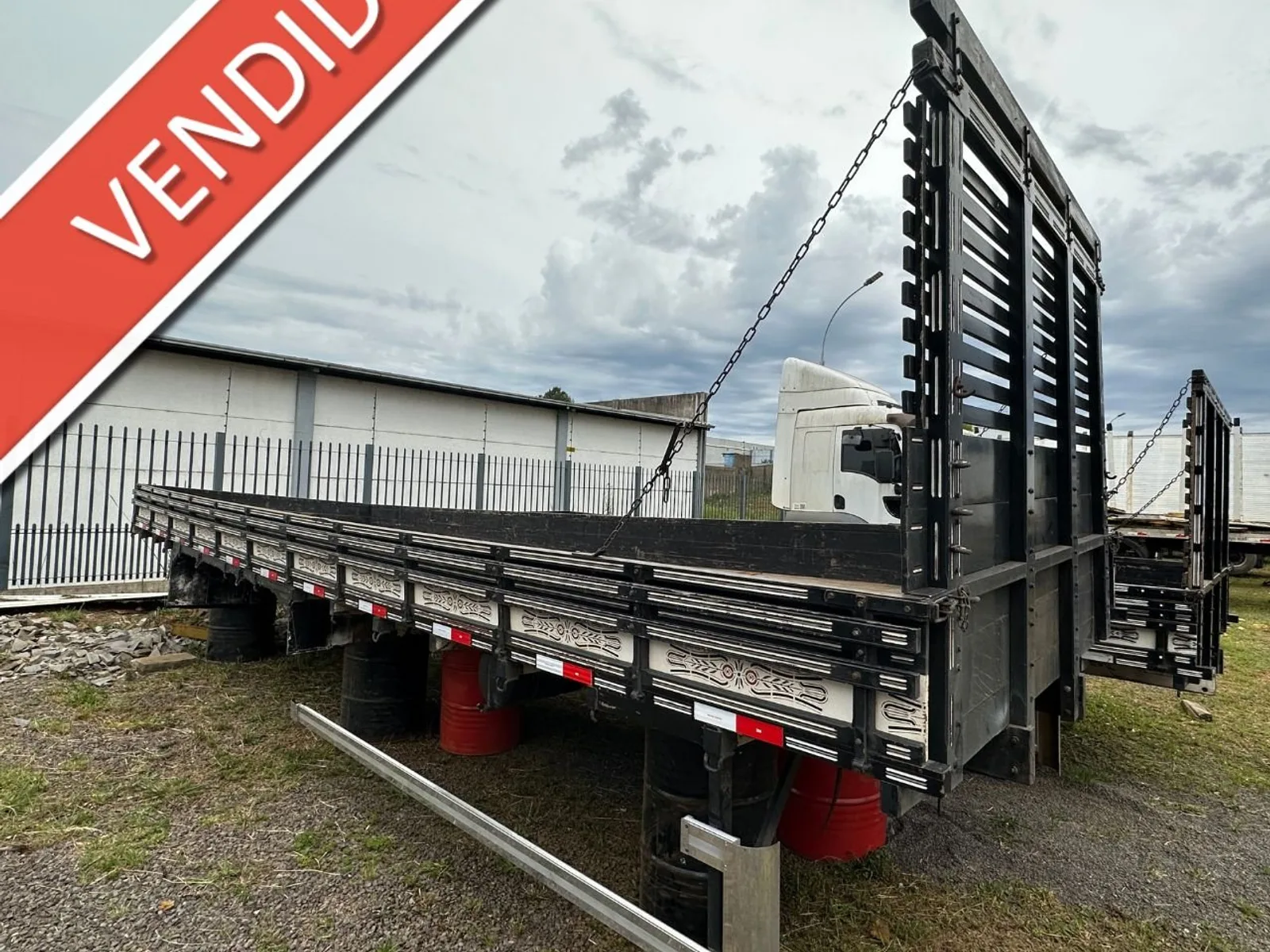 Carroceria Orlando Bock Truck Preta 2019, foto 1 de 3