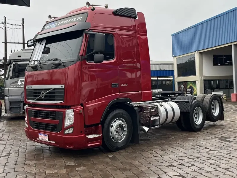 Caminhão Volvo FH 440 6x2 - 2010