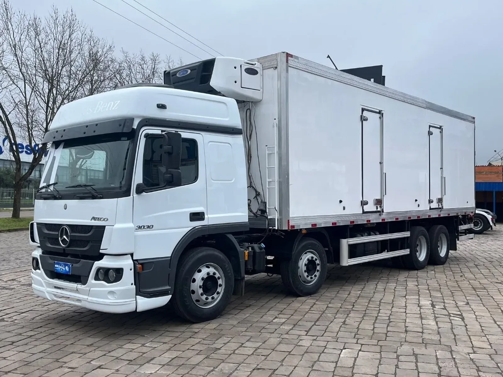 Caminhão Mercedes-Benz Atego 3030 8x2 - 2021, foto 1 de 23