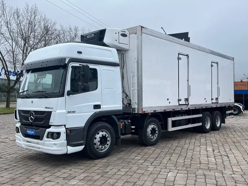Caminhão Mercedes-Benz Atego 3030 8x2 - 2021