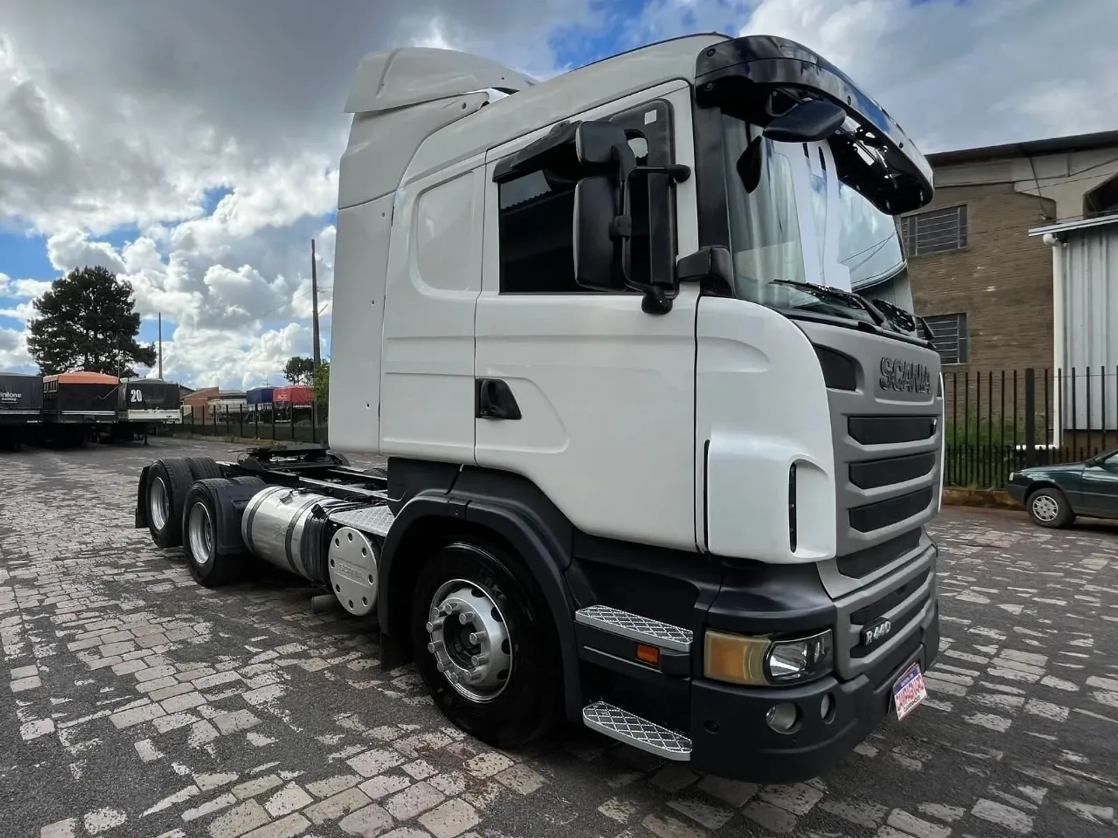 Caminhão Scania Highline R440 6x2 - 2012, foto 1 de 3
