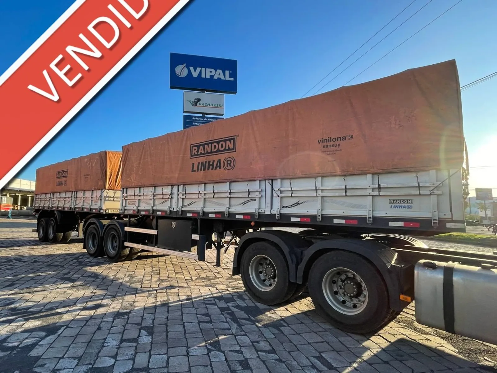 Carreta Bitrem Randon Graneleira Branca 2020, foto 1 de 3