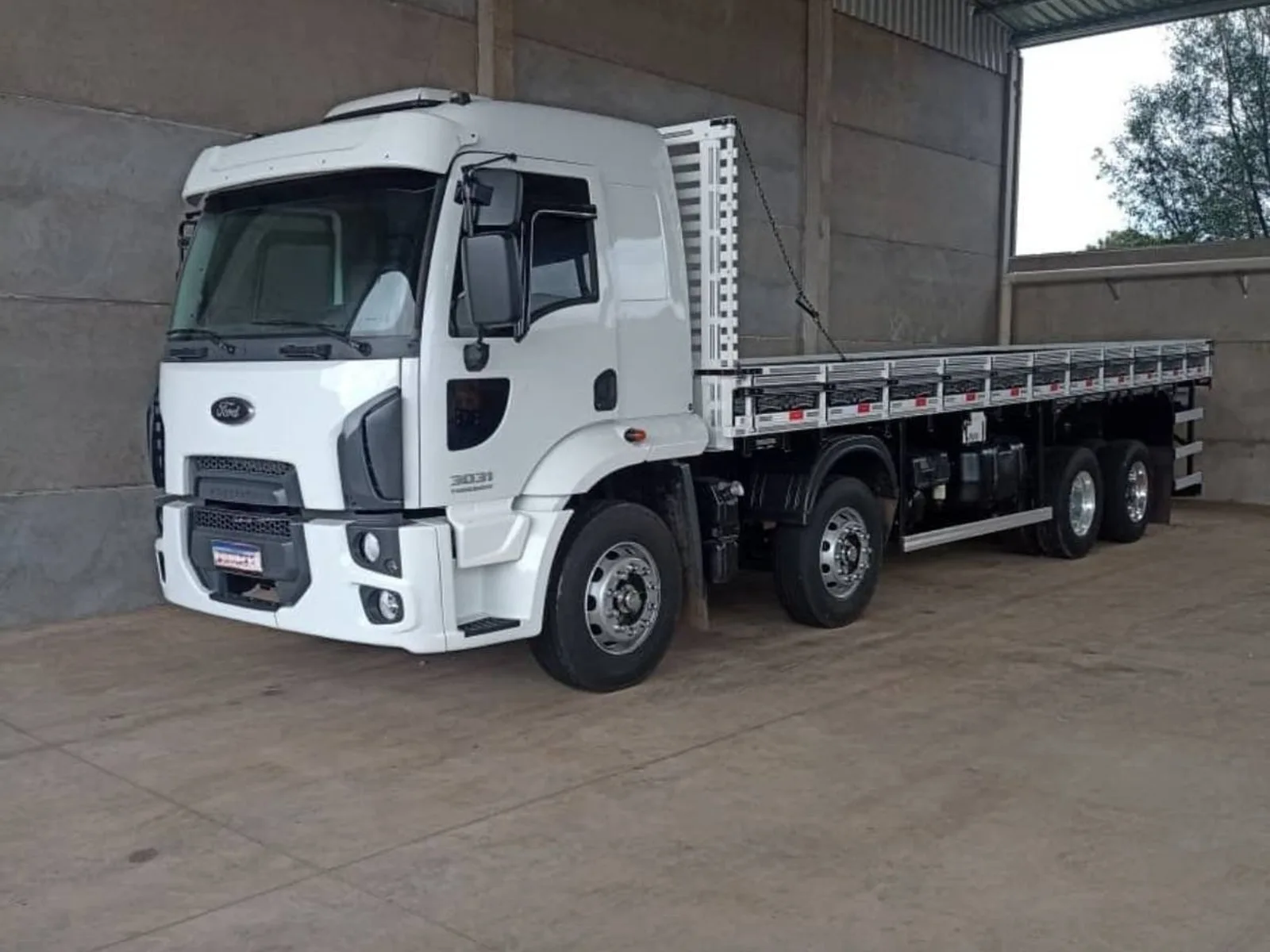 Caminhão Ford Cargo 3031 8x2 2018, foto 1 de 3