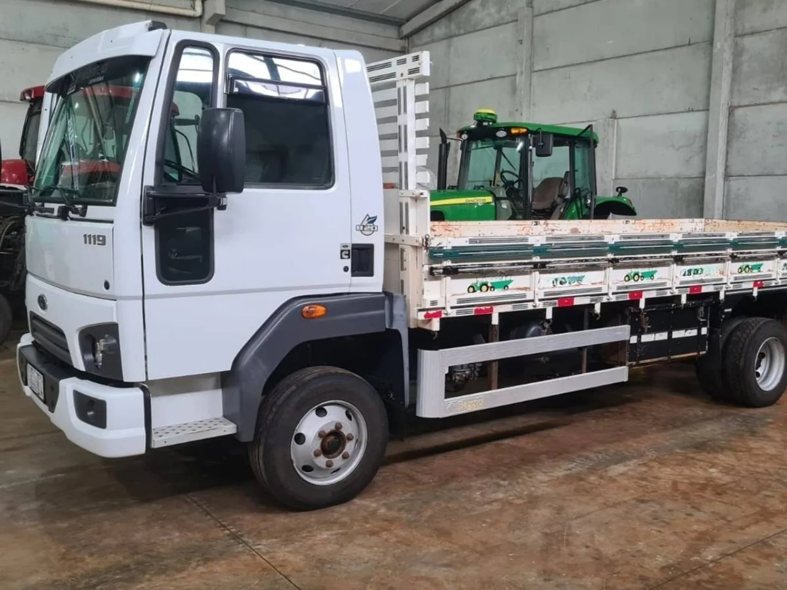 Caminhão Ford Cargo 4x2 2016, foto 1 de 3
