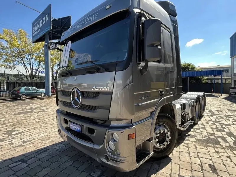 Caminhão Mercedes-Benz Actros 2546 6x2 2018
