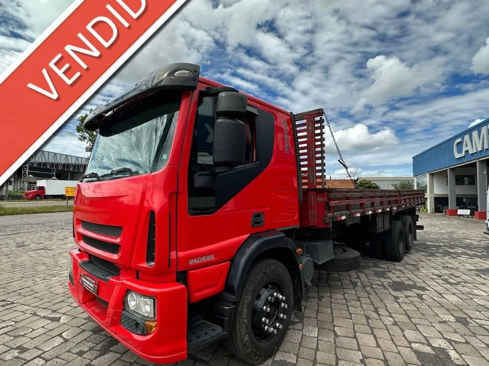 Caminhão Iveco Tector 24OE25 6x2 2010, foto 1 de 3