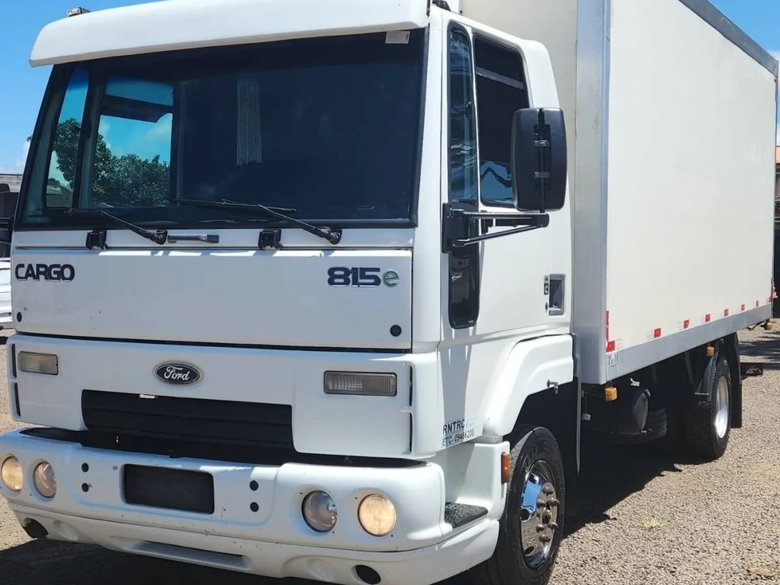 Caminhão Ford 815 4x2 2010, foto 1 de 3