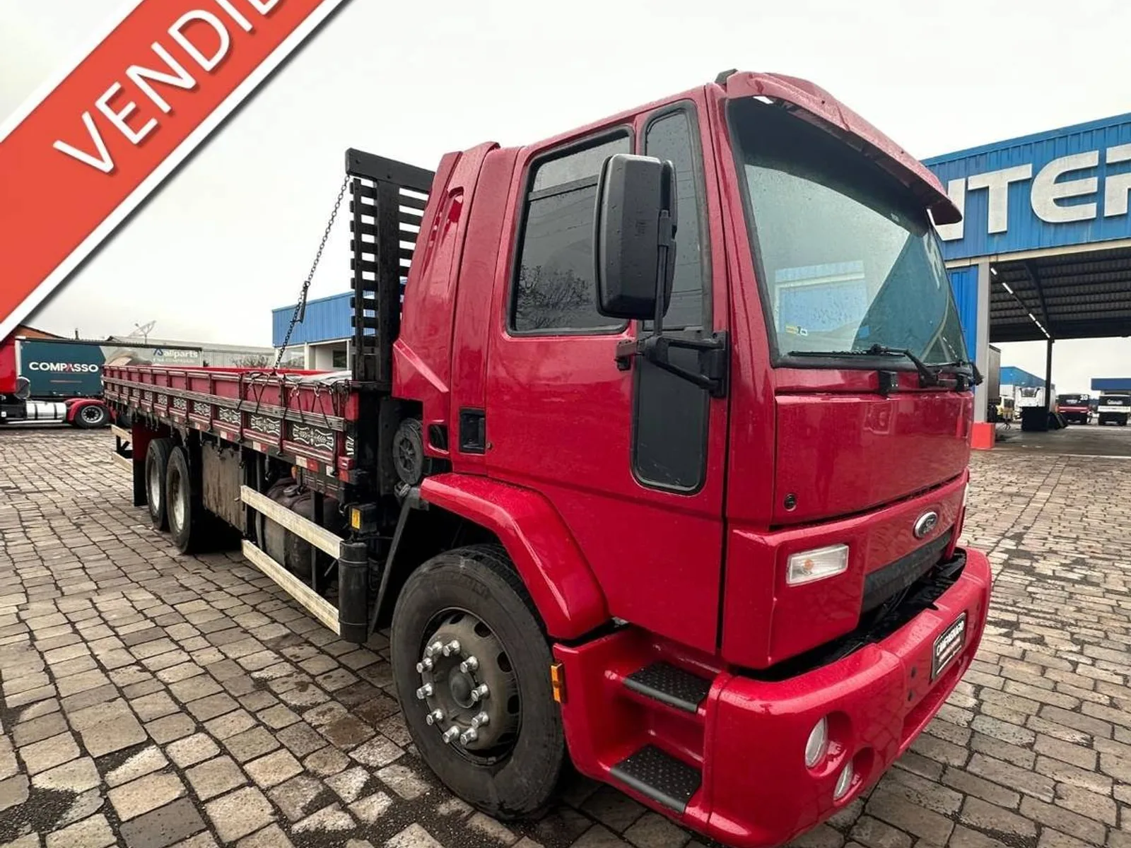 Caminhão Ford Cargo 2422 6x2 2009, foto 1 de 3