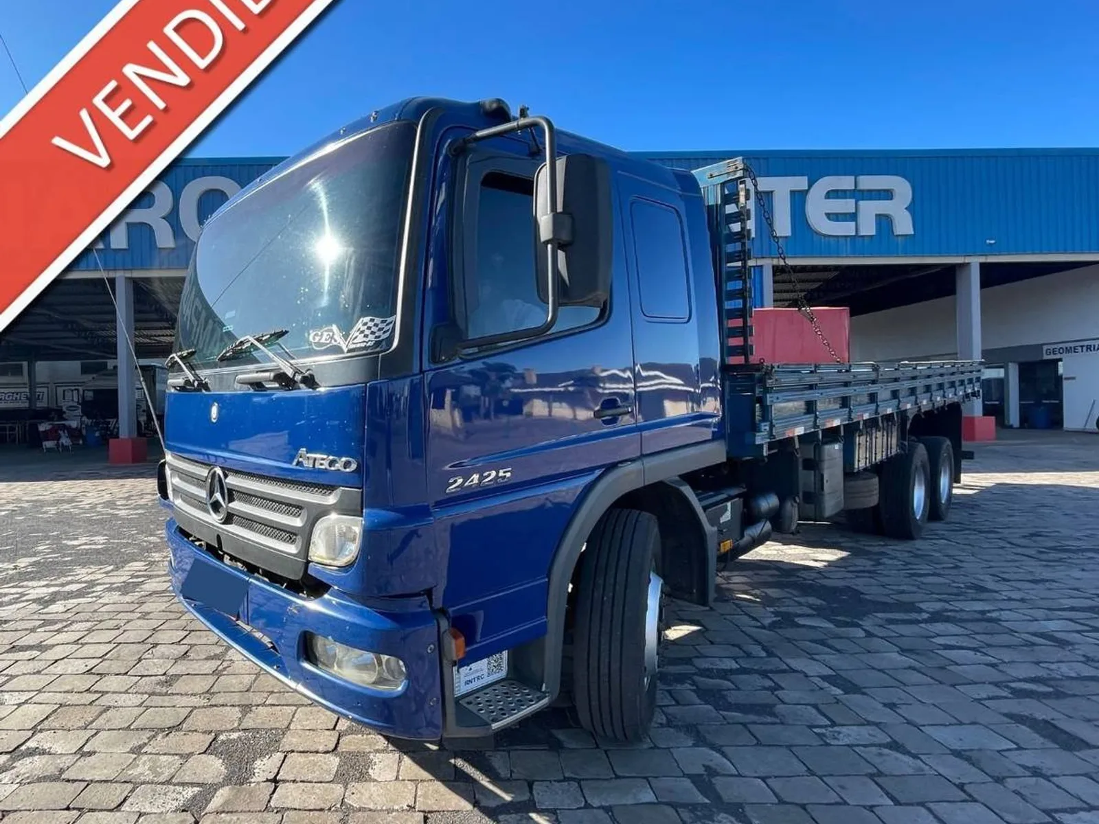 Caminhão Mercedes-Benz Atego 2425 6x2 2010, foto 1 de 3