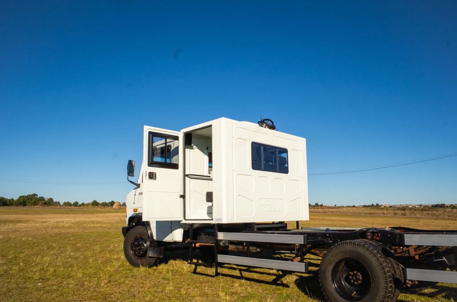 Caminhão com a cabine suplementar Boff